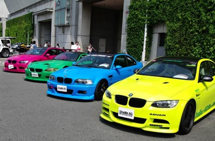 Pilih warna mobil